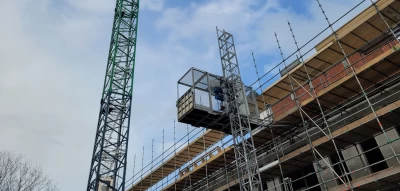 Aannemingsmaatschappij Hegeman huurt PT2000F bouwlift voor realisatie onderwijscentrum Rijksuniversiteit Groningen