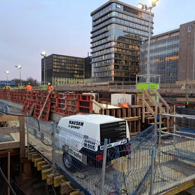 Uitlevering KAESER M 50E mobiele compressor aan Nieuw-Zuid
