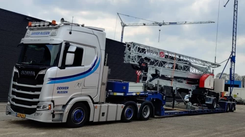 Uitlevering bouwkraan FM Gru RBI524 bouwbedrijf Verlaak Kessel