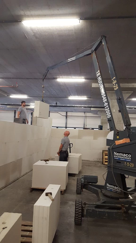 Kalkzandsteenknipper hydraulisch.
