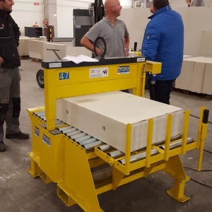 Kalkzandsteenknipper hydraulisch.