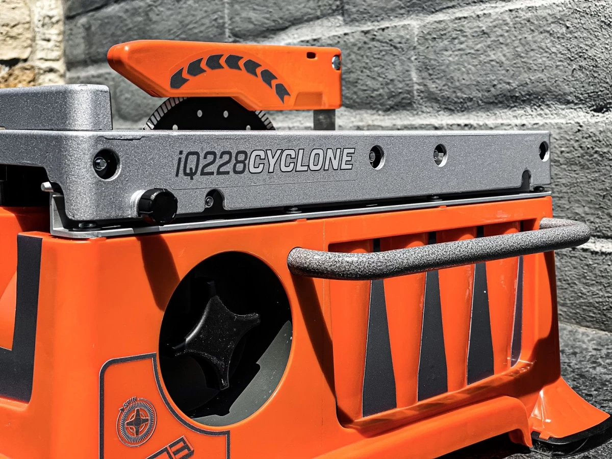 iQ228 Cyclone steenzaagmachine inclusief stofafzuiging