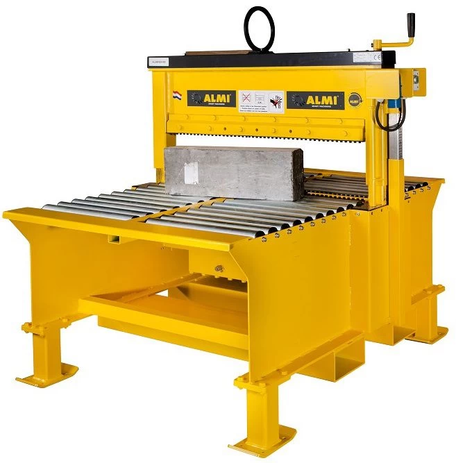 Kalkzandsteenknipper hydraulisch.