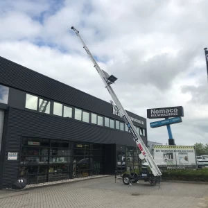 Ladderlift toplight aanhanger 21 meter benzine