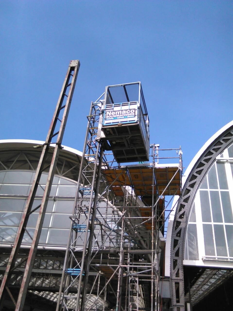 Personen goederenlift 2000 kg