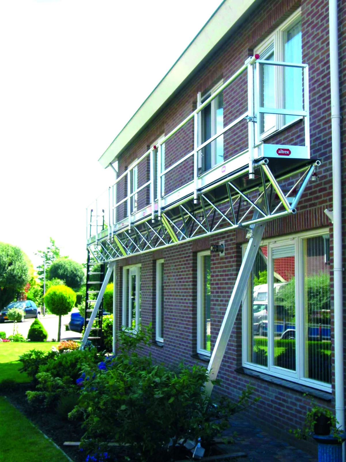 Triangelbrug modulair 10m Altrex hoogte 3 tot 5 meter