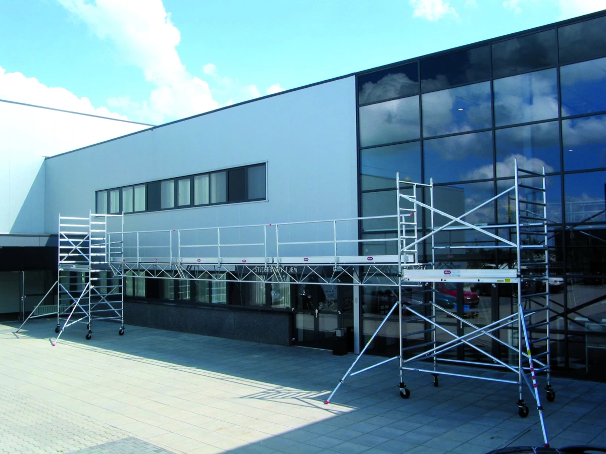 Triangelbrug modulair 10m Altrex hoogte 3 tot 5 meter