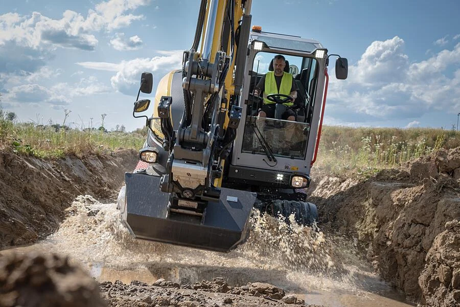 Wacker Neuson EW100 mobiele graafmachine
